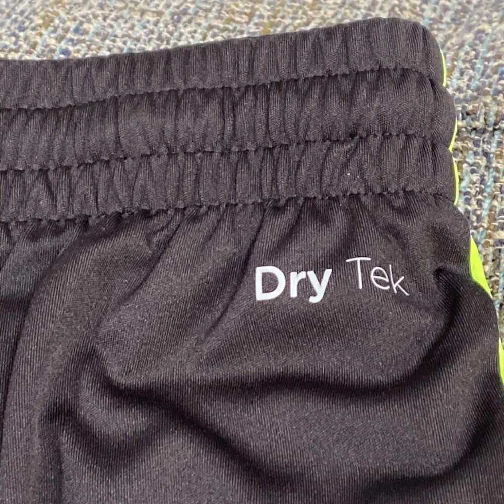 Tek Gear Pull-up Athletic Black Shorts, Unisex Size M (10/12)
